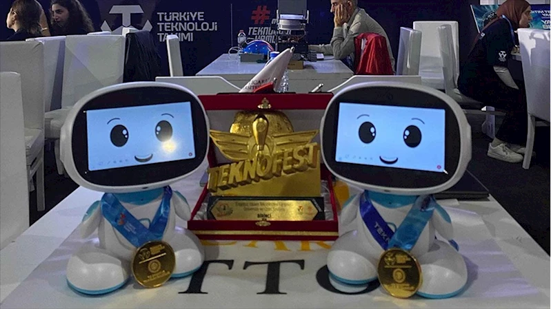 İTÜ öğrencileri geliştirdikleri sosyal robotu TEKNOFEST