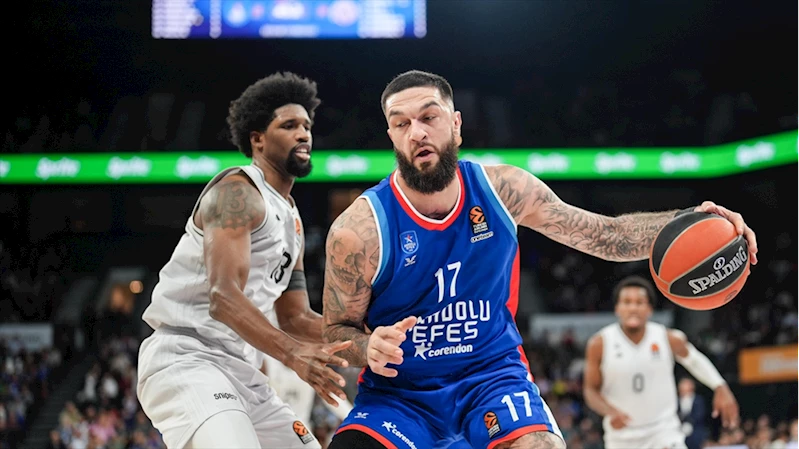 Anadolu Efes, sahasında Fransa ekibi Paris Basketbol