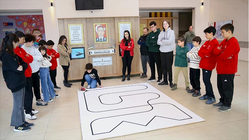 Robot olimpiyatlarında dünya birincisi olan depremzede öğrenciler, tüm kategorilerde şampiyonluk hedefliyor