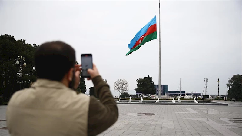 Azerbaycan, uçak kazasında hayatını kaybedenler için yas tutuyor