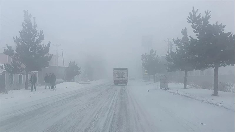 Bazı şehirlerde kar ve sis etkili oldu