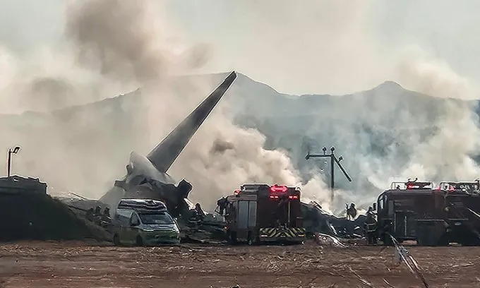 Güney Kore’de yolcu uçağı kaza yaptı: 179 ölü