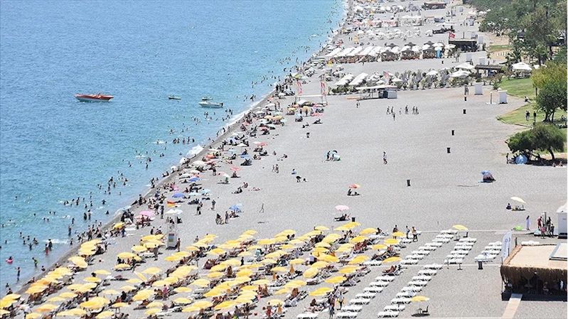 Antalya sahillerinde Kurban Bayramı