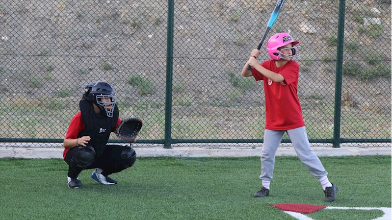 Köy okullarında softbol ile tanışan sporcular Türkiye