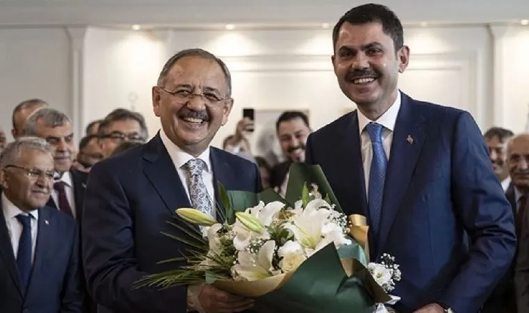 Bakanlıkta devir teslim töreni: Murat Kurum, görevi Mehmet Özhaseki