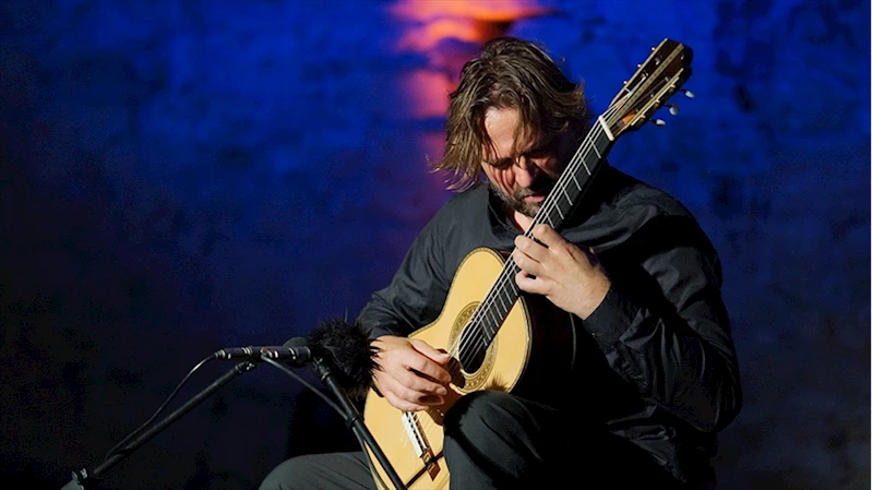 Gitarist Marcin Dylla, Çeşme Kalesi