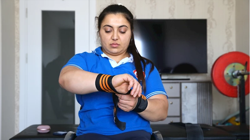 Para halterde milli sporcu Sibel Çam, kadınlar 73 kiloda bronz madalya elde etti