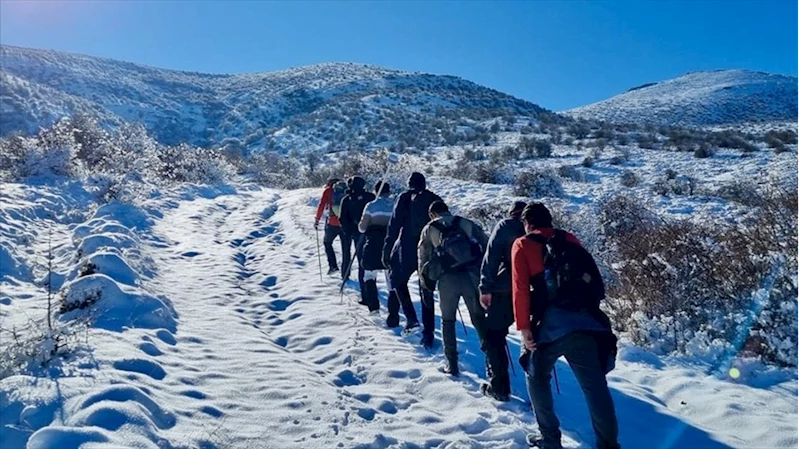 Kırşehirli dağcılar, yeni yılın ilk tırmanışını Gönül Dağı