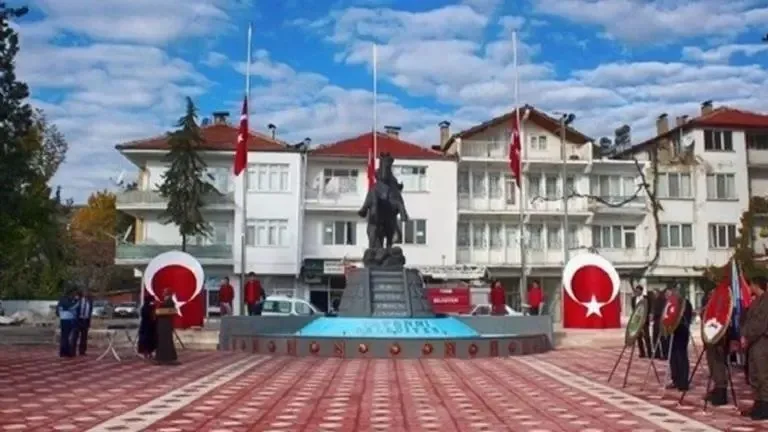 Devlet Bahçeli Caddesi