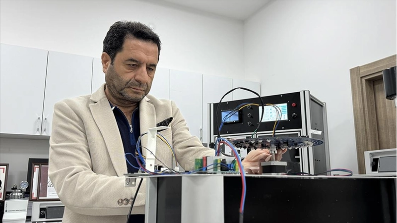 Elazığlı profesör geliştirdiği yüksek teknolojili 45 cihazla dünya pazarına açıldı