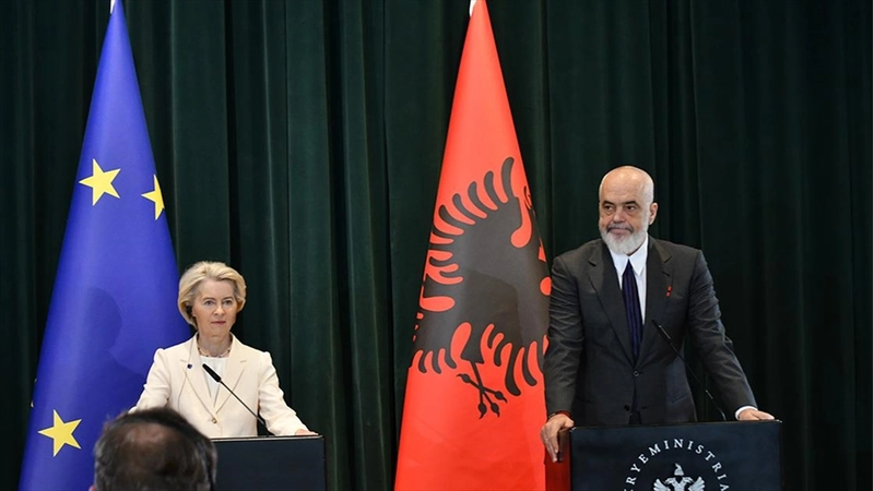 AB Komisyonu Başkanı Von der Leyen, Arnavutluk