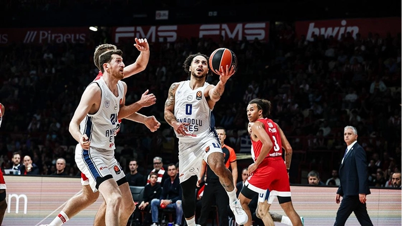 Anadolu Efes, Yunanistan ekibi Olympiakos