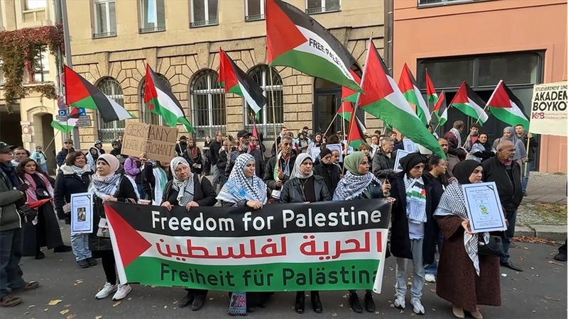 Almanya’da akademik ve kültürel alanda Filistin destekçilerine uygulanan baskı protesto edildi