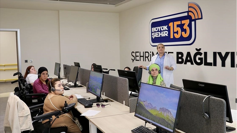 Engelsiz yaşam merkezinde eğitim alan özel bireyler, sosyalleşip iş hayatına kapı aralıyor
