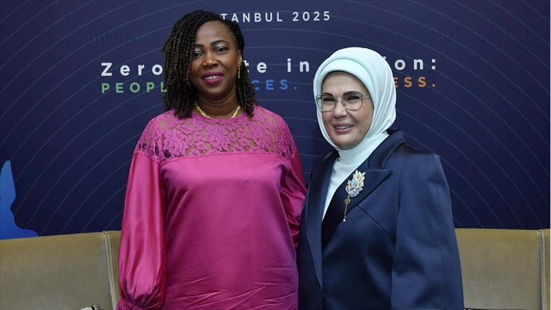 Emine Erdoğan, Sierra Leone Cumhurbaşkanı