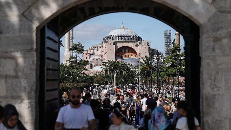 Yerli turistler yılın ikinci çeyreğinde 116,9 milyar lira seyahat harcaması yaptı