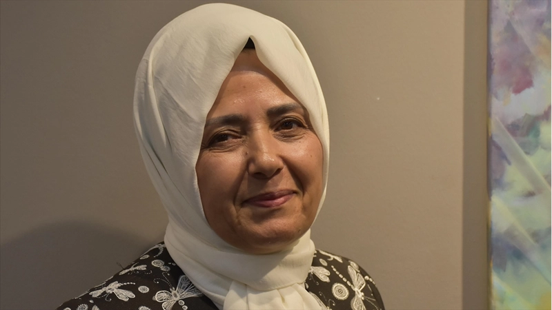 Ressam Nazende Yücel