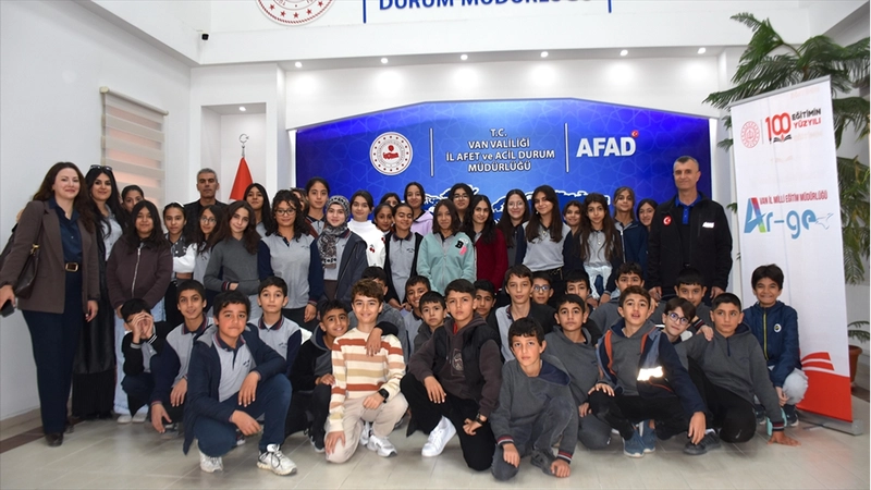 AFAD ekipleri eğitimlerle öğrencilere afet bilinci aşılıyor