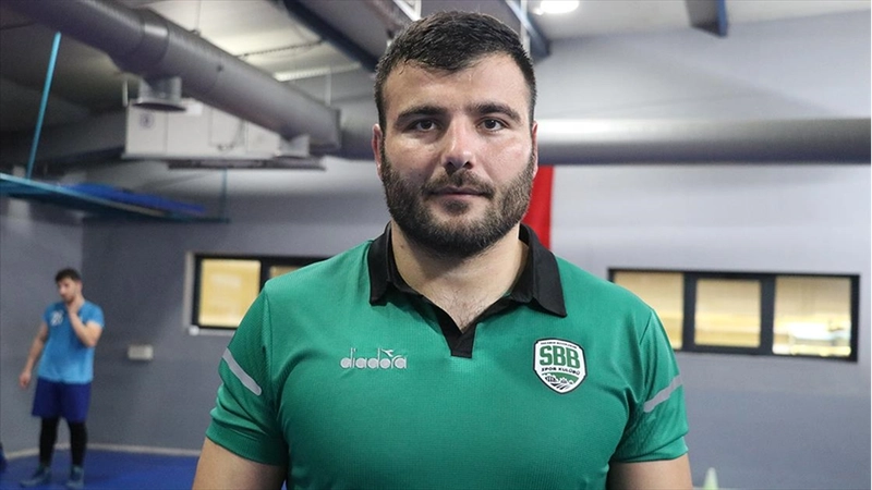İşitme engelli milli güreşçi, olimpiyat şampiyonluğunu tekrarlamak istiyor