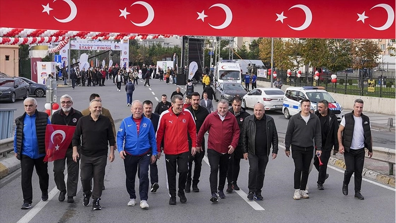 Bakan Bak, 16. Zeytinburnu Cumhuriyet Koşusu etkinliğine katıldı