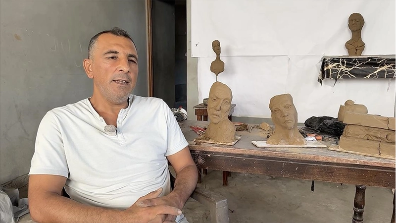 Filistinli sanatçı, Gazze halkının saldırılarla değişen hayatlarını heykellere yansıtıyor