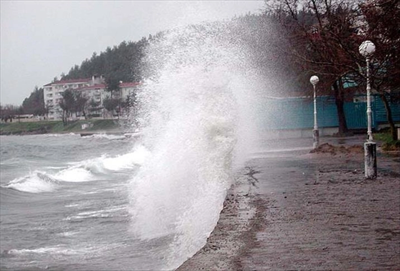 Karadeniz kıyıları için kuvvetli yağış ve fırtına uyarısı