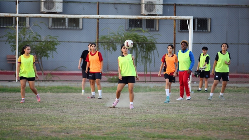Adana temsilcisi kadın futbol takımının hedefi yeniden Süper Lig