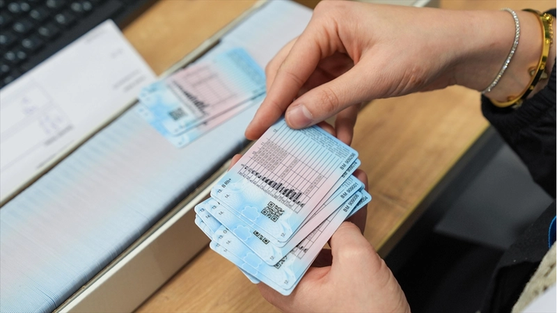 Eski tip ehliyetlerin yenilenmesi için tanınan süre bugün sona eriyor