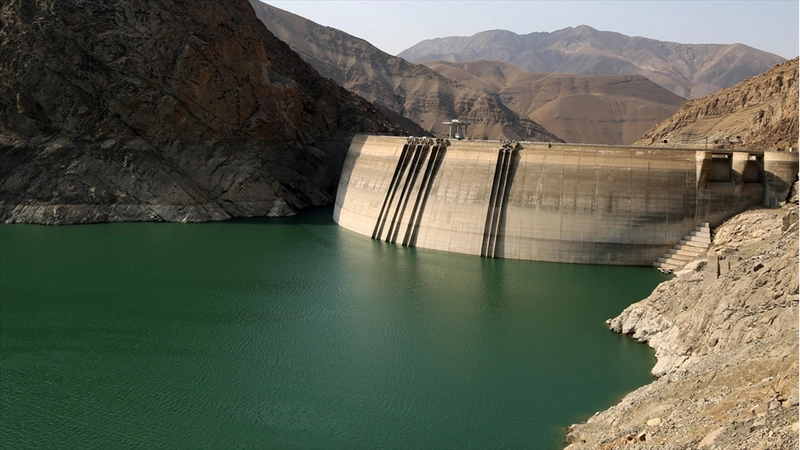 İran’da yağışların durmasıyla barajlar boşalırken Tahran dahil 20 eyalet ciddi su kriziyle karşı karşıya