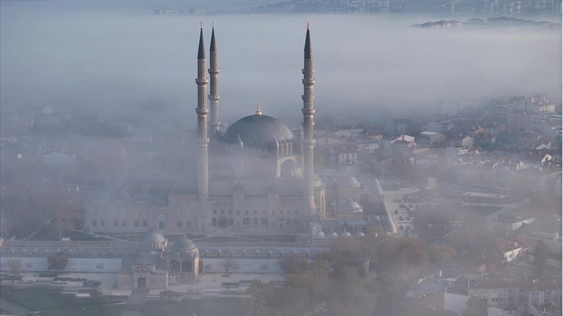 Selimiye Camisi sis içindeyken havadan görüntülendi