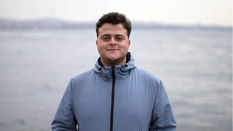 Osmanlı Türkçesiyle konuşan genç, sosyal medyada dil konusunda farkındalık oluşturmaya çalışıyor