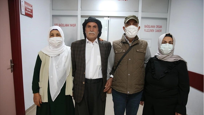 Diyarbakırlı çiftler çapraz böbrek nakli ile eşlerini hayata bağladılar