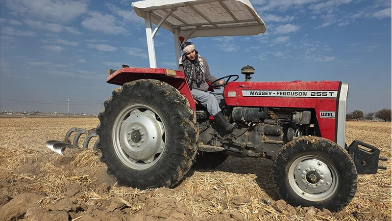 Çiftçi babanın en büyük destekçisi kızı oldu