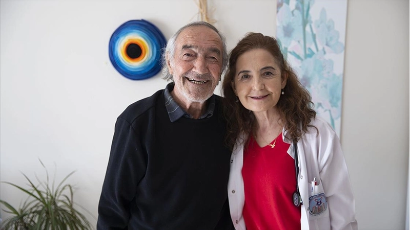 Doktor kızının erken teşhisiyle kanseri yenen baba 16 yıldır rahat nefes alıyor
