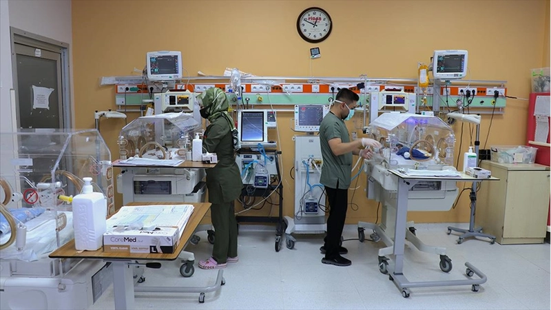 Prematüre ikiz bebekler, sağlık çalışanlarının 