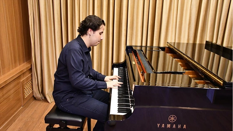 Görme engelli konservatuvar öğrencisinin hedefi piyanoyla dünyaya açılmak