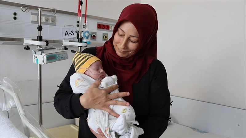 Akciğerlerine fazla kan giden bebek, riskli kalp ameliyatıyla solunum cihazından kurtuldu