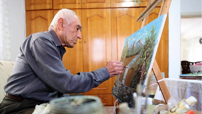 Emekli pilot resim tutkusunu emekliliğinde de sürdürüyor