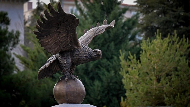 Türk birliğini simgeleyen 