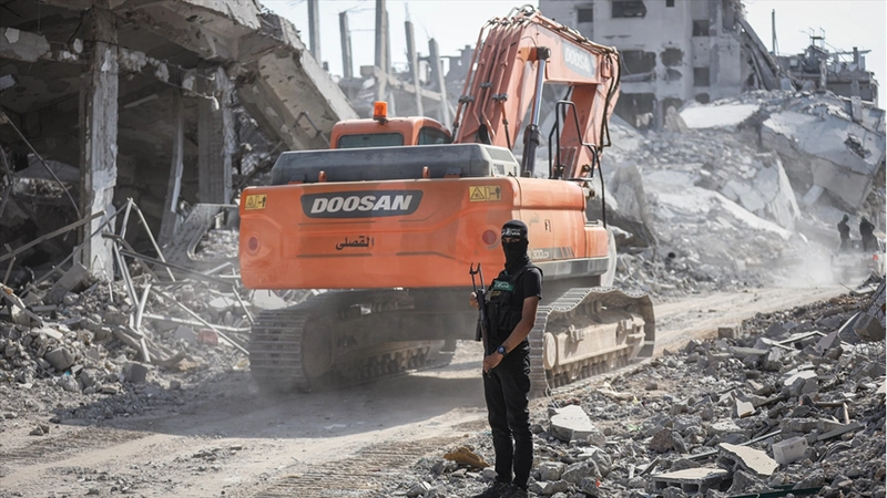 Gazze’de İsrail’in neden olduğu yıkımın enkazı altında kalan kayıp cenazeler tek ekskavatörle aranacak