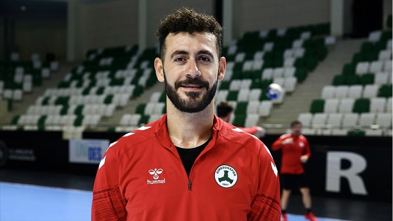 Öğretmen hentbolcu Enes Gümüşok, başarılı sporcular yetiştirecek