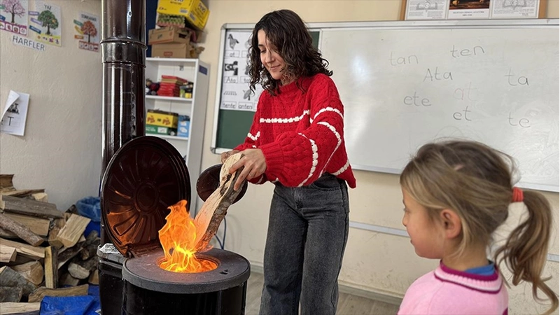 Okulunun hem müdürü hem öğretmeni hem de hizmetlisi