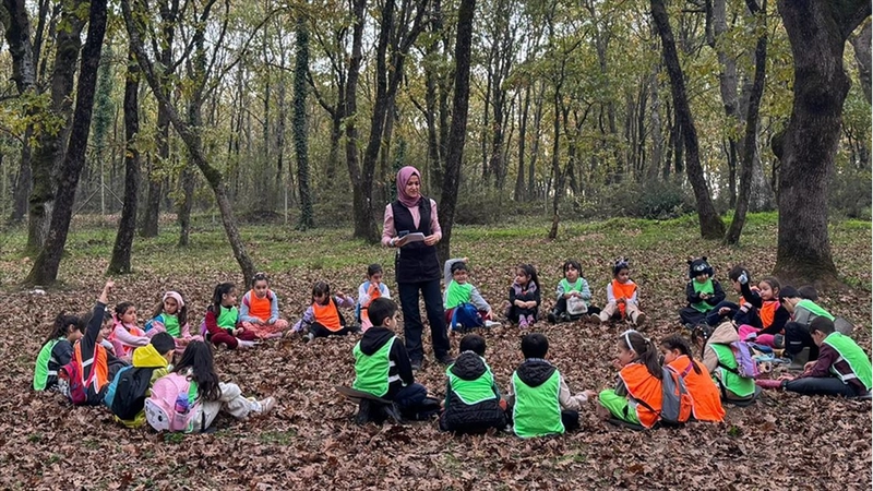 Doğa sevdasını öğrencilerinde çevre bilincine dönüştürüyor