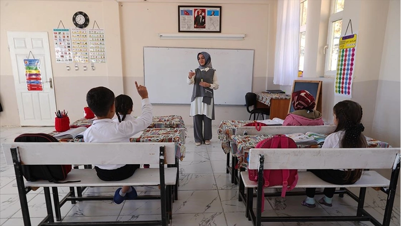 Irak sınırında görev yapan Gülay öğretmenden okuldan eve uzanan eğitim seferberliği