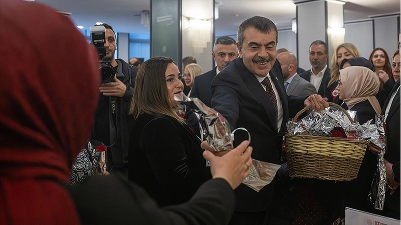 Bakan Tekin, 24 Kasım etkinlikleri kapsamında 81 ilden gelen öğretmenlerle buluştu