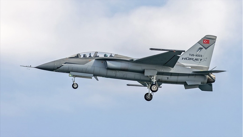 HÜRJET 3 koldan hedefe ilerliyor