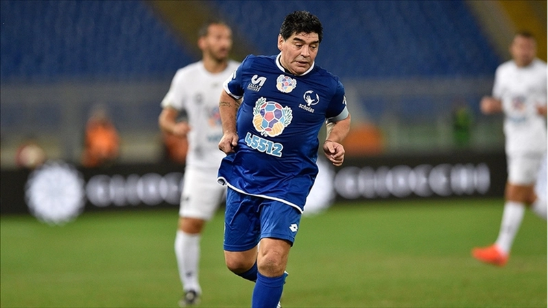 Futbol efsanesi Maradona ölümünün 5. yılında anılıyor