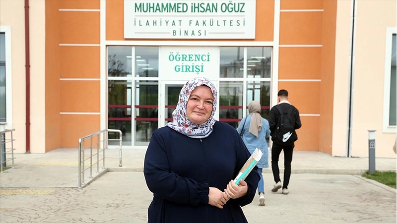 Katsayı uygulaması nedeniyle yarım kalan üniversite hayalini 20 yıl sonra gerçekleştirdi