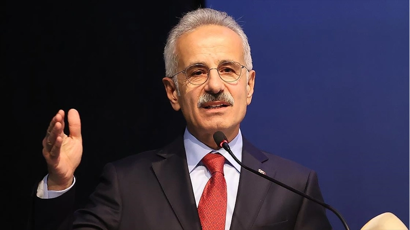 Bakan Uraloğlu: 225 kilometre hızdaki hızlı trenimizi önümüzdeki aylarda test sürüşleri için raylara indireceğiz