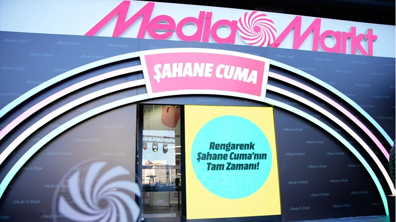 MediaMarkt Rengarenk Şahane Cuma kampanyasını 